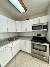 9370 SW 87th Ave in Miami, FL - Building Photo - Building Photo