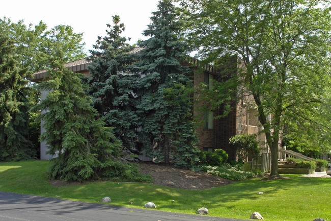 Fieldstone Court Apartments in Holland, MI - Foto de edificio - Building Photo