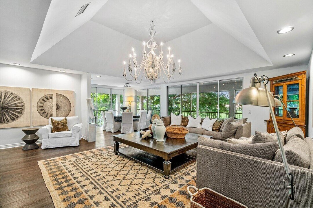 11823 Pebblewood Dr in Wellington, FL - Building Photo