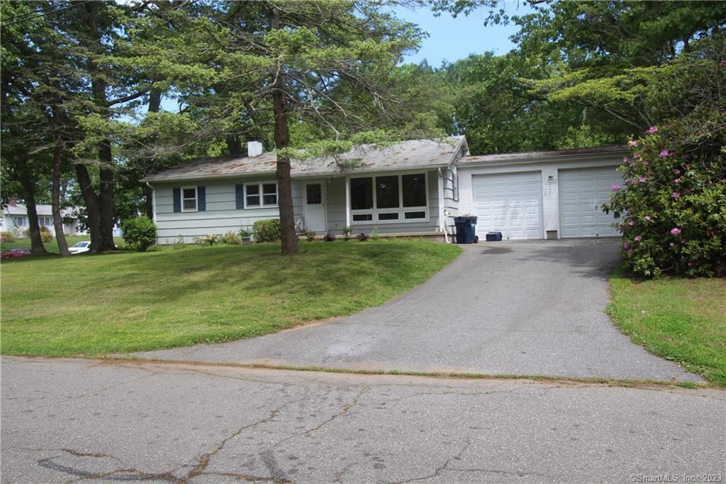 1 Cedarwood Ln in Old Saybrook, CT - Building Photo