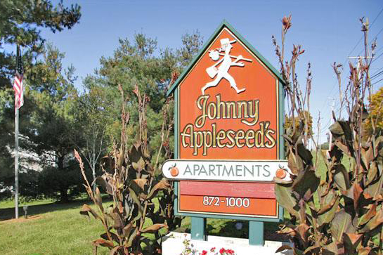 Johnny Appleseed Apartments in Ellington, CT - Building Photo - Building Photo