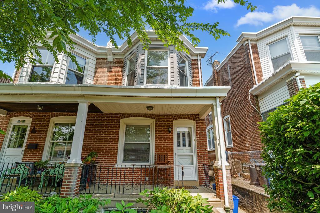 466 Shurs Ln in Philadelphia, PA - Building Photo
