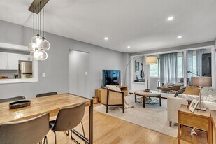 38 Juniper St, Unit 91 in Brookline, MA - Building Photo