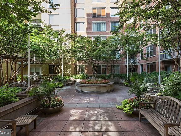 1020 N Highland St, Unit 217 in Arlington, VA - Building Photo - Building Photo