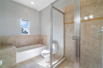407 SE 13th St in Fort Lauderdale, FL - Foto de edificio - Building Photo