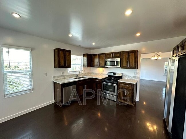 5036 Ladd Ave in Los Angeles, CA - Building Photo - Building Photo