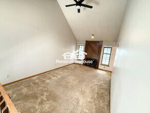 612 SE Kristi Ln in Lee's Summit, MO - Building Photo - Building Photo