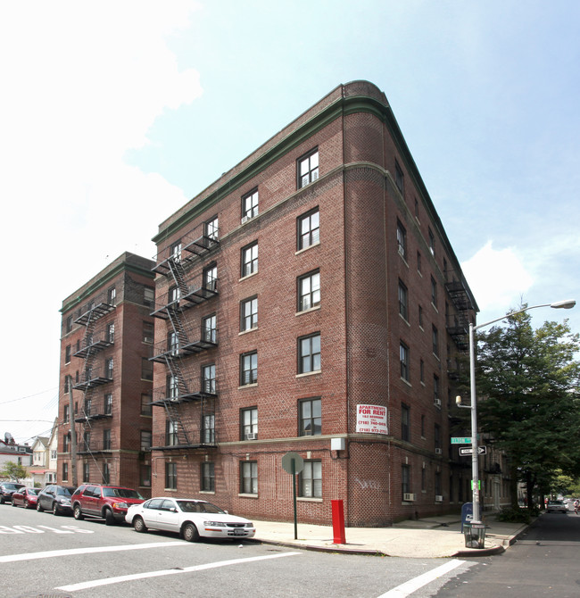 2 Elton St in Brooklyn, NY - Foto de edificio - Building Photo