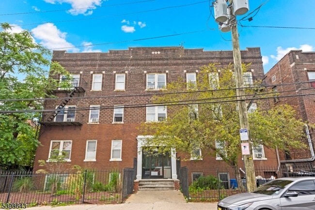 16 Irving St in Newark, NJ - Building Photo - Building Photo