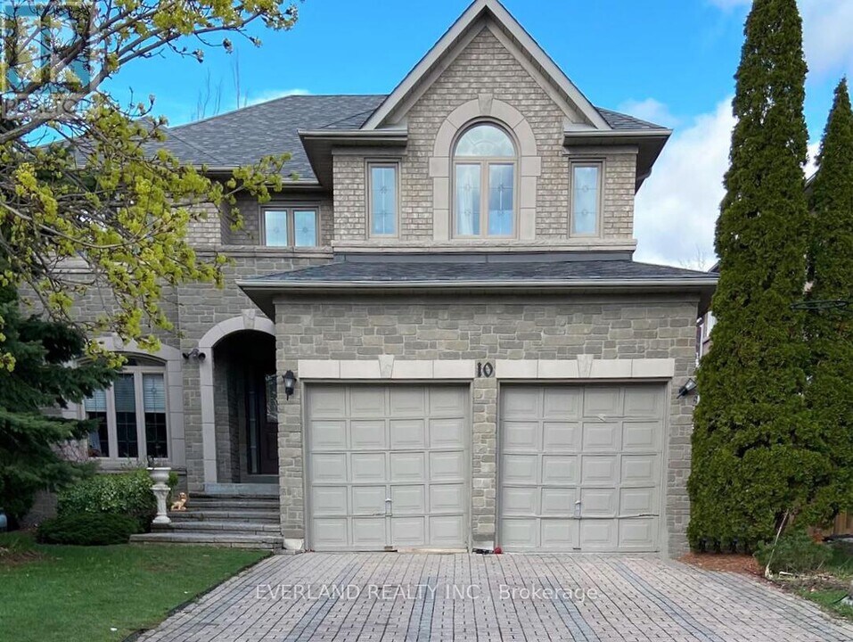 10 Damian Dr in Richmond Hill, ON - Building Photo