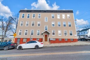 3 May St, Unit 3R in Irvington, NJ - Building Photo