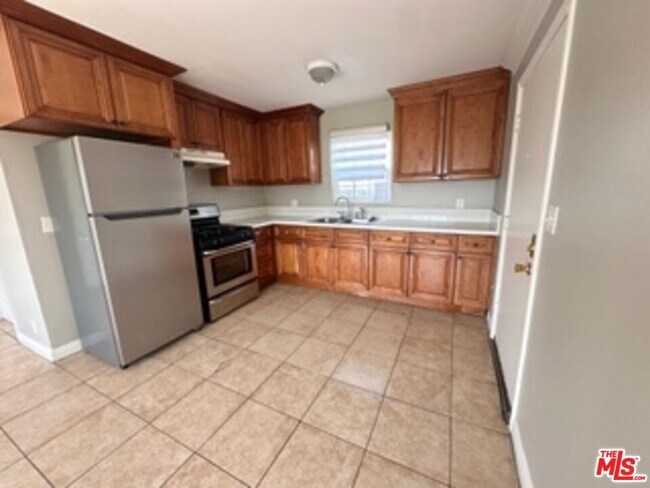 6137 Toltec Way in Los Angeles, CA - Building Photo - Building Photo