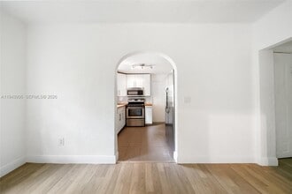 3262 Elizabeth St-Unit -4 in Miami, FL - Building Photo - Building Photo