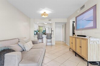 6915 Stonesthrow Cir N in St. Petersburg, FL - Building Photo - Building Photo