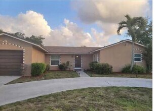 6528 Country Wood Way in Delray Beach, FL - Building Photo - Building Photo