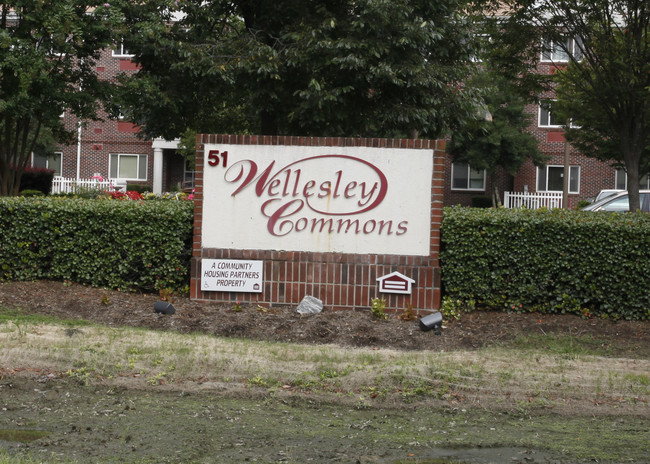 Wellesley Commons in Newport News, VA - Foto de edificio - Building Photo