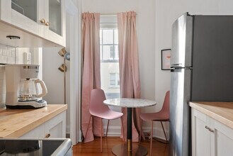 2015 NW Flanders St in Portland, OR - Building Photo - Building Photo