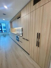 225 N Miami Ave, Unit 3106 in Miami, FL - Foto de edificio - Building Photo