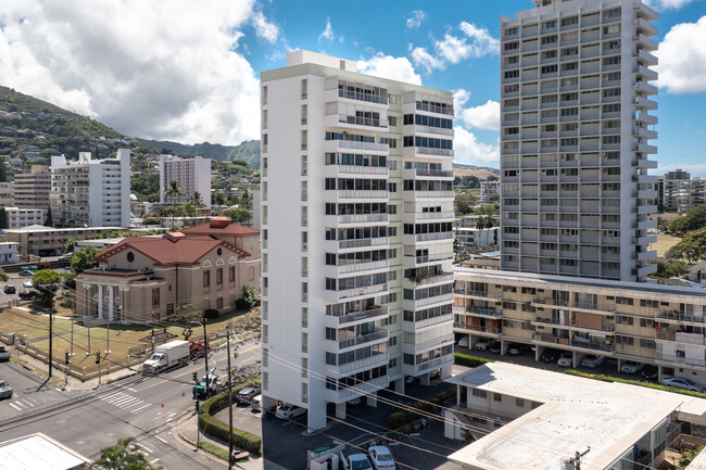 Bellevue Towers in Honolulu, HI - Building Photo - Building Photo