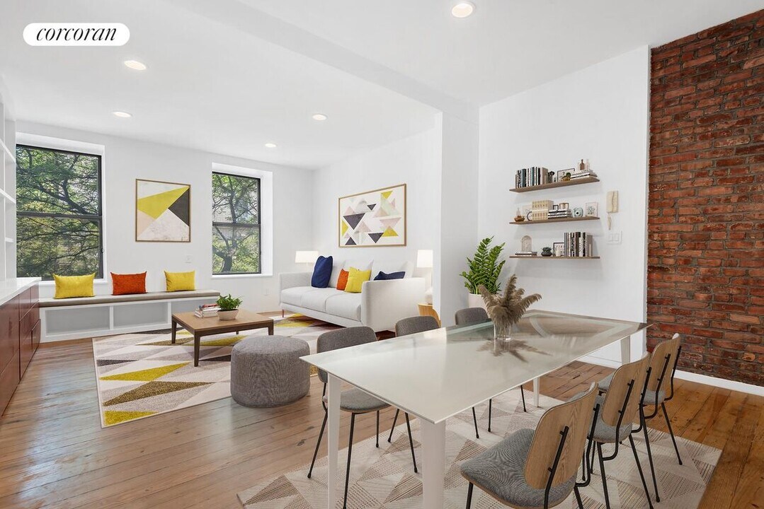 300 W 17th St in New York, NY - Building Photo