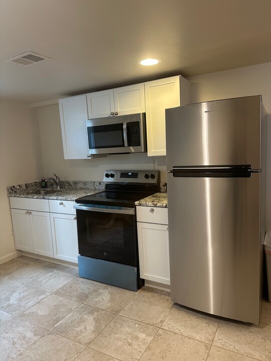 44287 Duchess Dr in Canton, MI - Foto de edificio