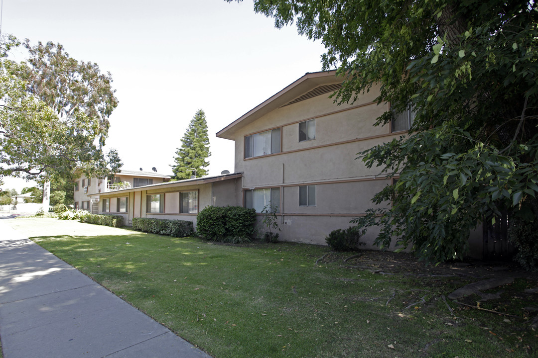 Imperial Apartments in West Covina, CA - Foto de edificio