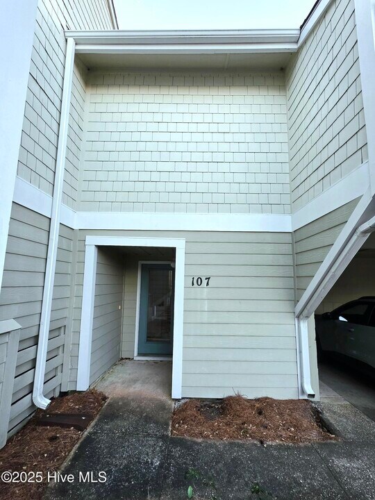 107 Driftwood Ct in Wrightsville Beach, NC - Building Photo