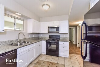 5236 Apple Valley Ln in Las Vegas, NV - Building Photo - Building Photo