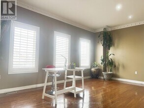 10 Highland Terrace in Bradford West Gwillimbury, ON - Building Photo - Building Photo