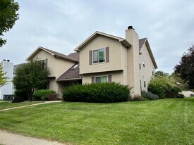 5802 Ryewyck Dr, Unit 5802 in Toledo, OH - Building Photo