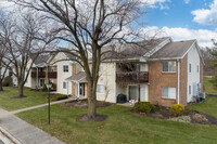 Village at Willow Creek in Dayton, OH - Foto de edificio - Primary Photo