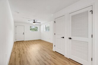 1900 Danese Ct in Jacksonville, FL - Foto de edificio - Building Photo