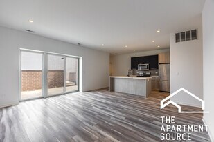 2540 W Fullerton Ave, Unit 4B in Chicago, IL - Building Photo