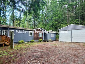 222 Gold Creek Rd NW in Bremerton, WA - Building Photo