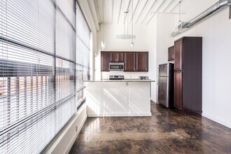 Julians in Richmond, VA - Foto de edificio - Building Photo