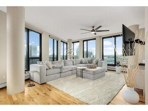 1240 S 2nd St in Minneapolis, MN - Foto de edificio - Building Photo