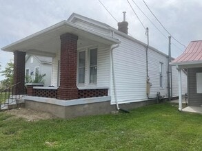 1023 Thomas V Bryant Dr in Jeffersonville, IN - Building Photo - Building Photo