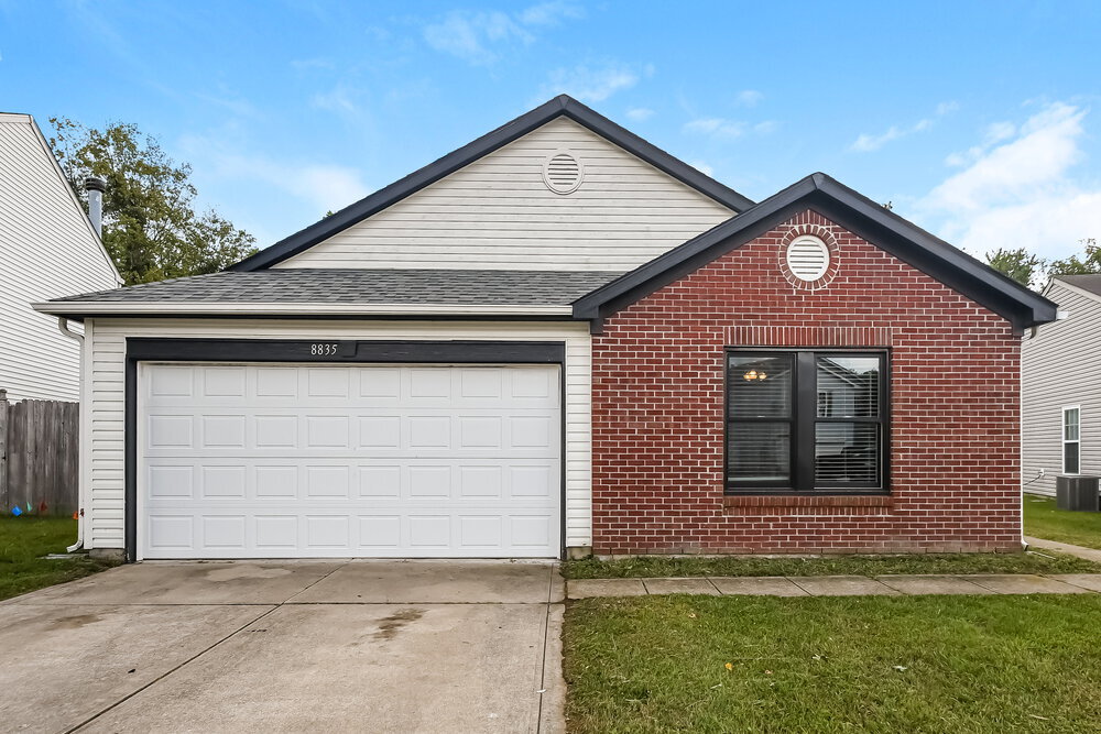 8835 Youngs Creek Ln in Indianapolis, IN - Building Photo