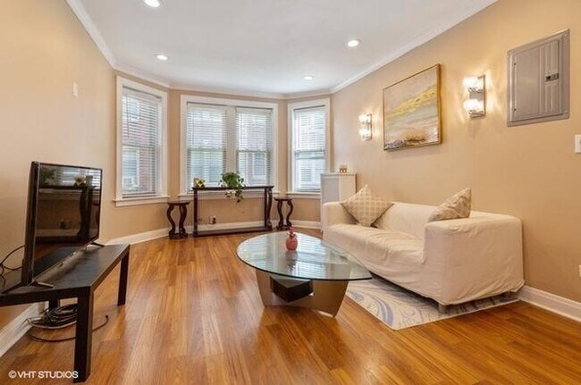 4840 W Henderson St in Chicago, IL - Building Photo - Building Photo