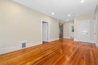 40 Brackett St, Unit 2 in Boston, MA - Building Photo - Building Photo