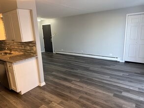 110 W 66th St in Westmont, IL - Building Photo - Building Photo