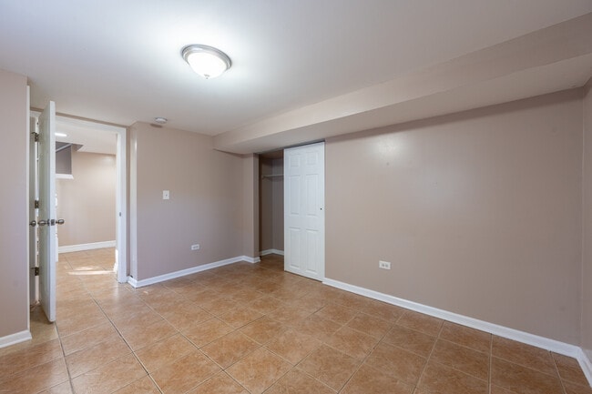 7 Cardinal Ln in Carpentersville, IL - Building Photo - Building Photo