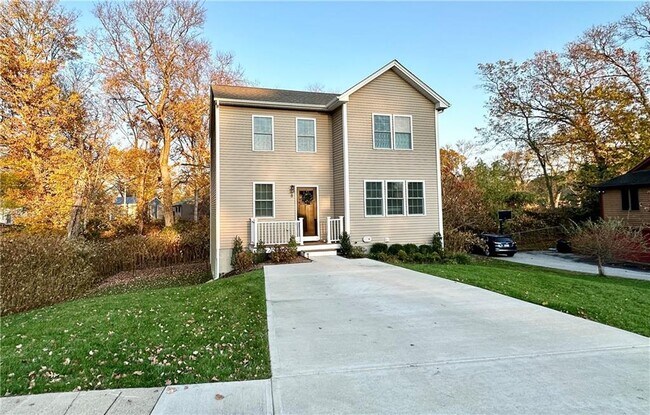 8 Seabreeze Terrace in Warwick, RI - Building Photo - Building Photo