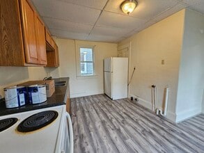 31 Shaw St, Unit 31A Shaw St. in Sanford, ME - Building Photo - Building Photo