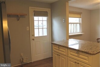 6821 Montivideo Square Ct in Falls Church, VA - Building Photo - Building Photo