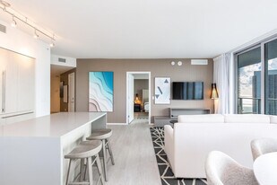 2721 Hallandale Beach Blvd in Hollywood, FL - Building Photo