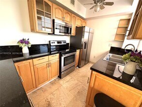 1824 Brickell Ave in Miami, FL - Building Photo - Building Photo