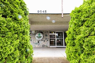 College Manor Mainstreet Apartments in Chilliwack, BC - Building Photo