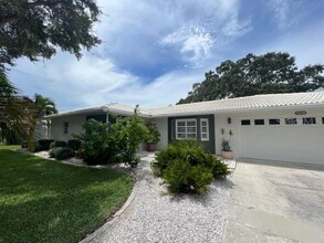 7328 Curtiss Ave in Sarasota, FL - Building Photo - Building Photo