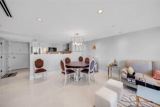 5838 Collins Ave, Unit 2F in Miami Beach, FL - Building Photo - Building Photo